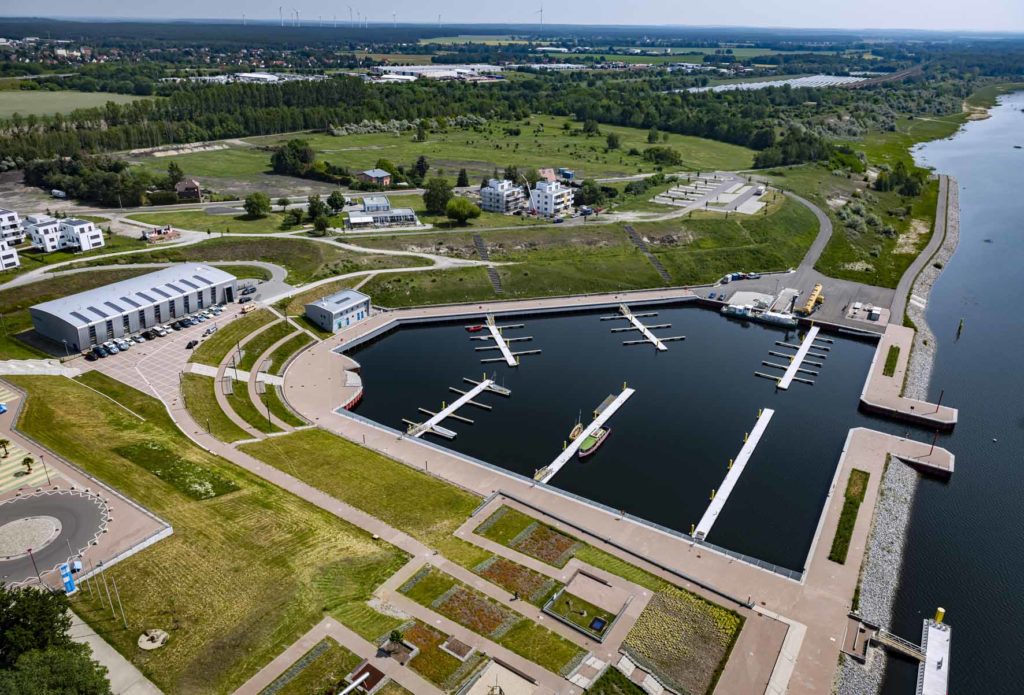 kl Meuro Grossraeschener See Hafen Gewaesserbehandlungsschiff Klara PR0 5256