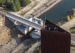 Sedlitzer See Rosendorfer Kanal Ueberleiter 10 Rostiger Nagel 20191022 RAD 2