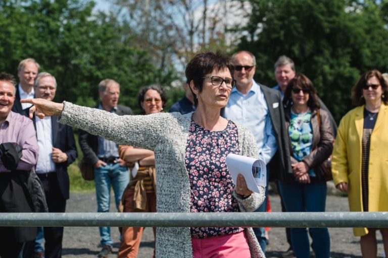 Dr. Gabriela Lantzsch, die Bürgermeisterin von Großpösna erläutert ihre Ziele