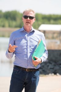 Rolf Schlottmann, LMBV-Abteilungsleiter Planung Westsachsen-Thüringen, spricht über den bergbaulich beeinflussten Wasserhaushalt und die komplette Veränderung des Gewässernetzes.