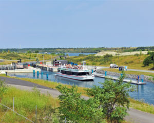 Fahrgastschiff Wachau in der Kanuparkschleuse zwischen Markkleeberger See und Störmthaler See