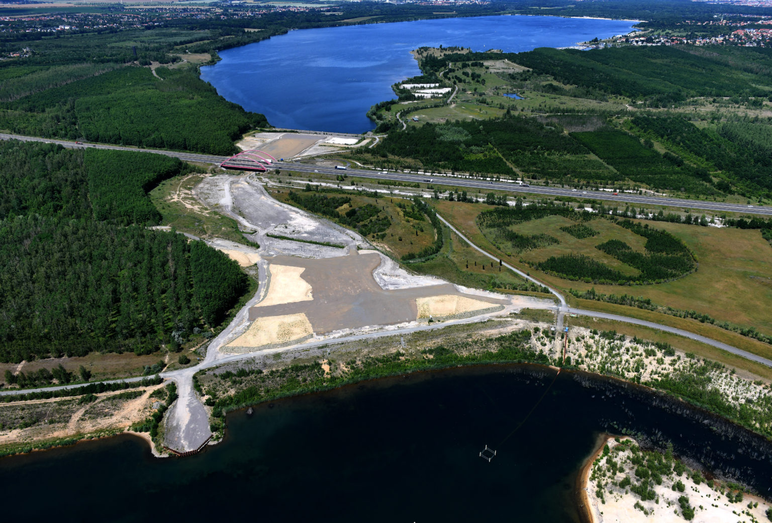 Entstehender Harthkanal zwischen Zwenkauer und Cospudener See