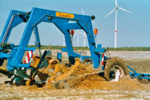 Kalkeinarbeitung mittels einer Tiefspatenfräse