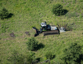 Vorbereitung der Schonenden Sprengverdichtung mit einem Raupenfahrzeug