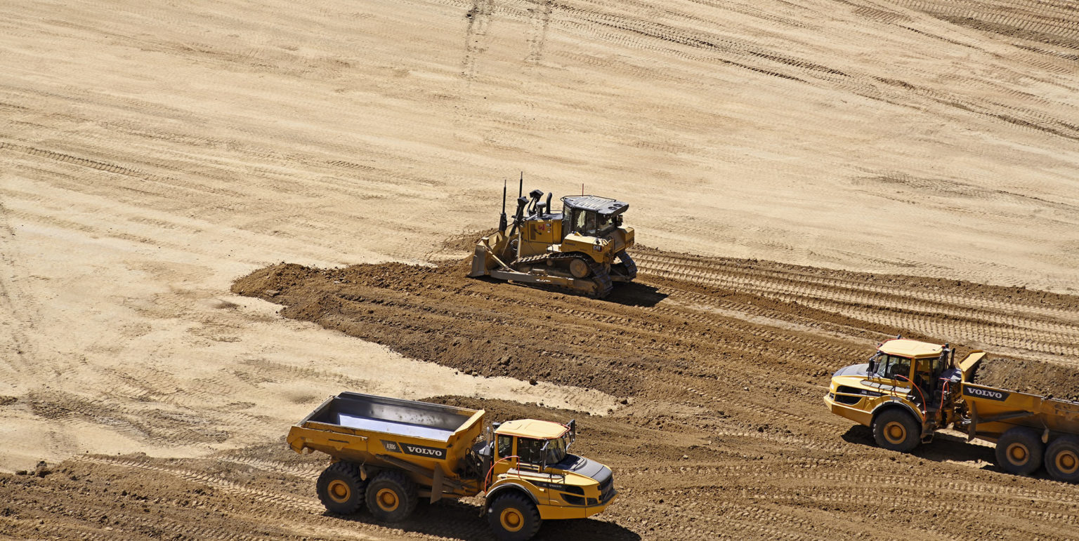 Erdbaukomplex zur Anstützung der Südwestböschung der Hochkippe Wulfersdorf im gleichnamigen ehemaligen Tagebau,  2021 (Foto: Ch. Bedeschinski)