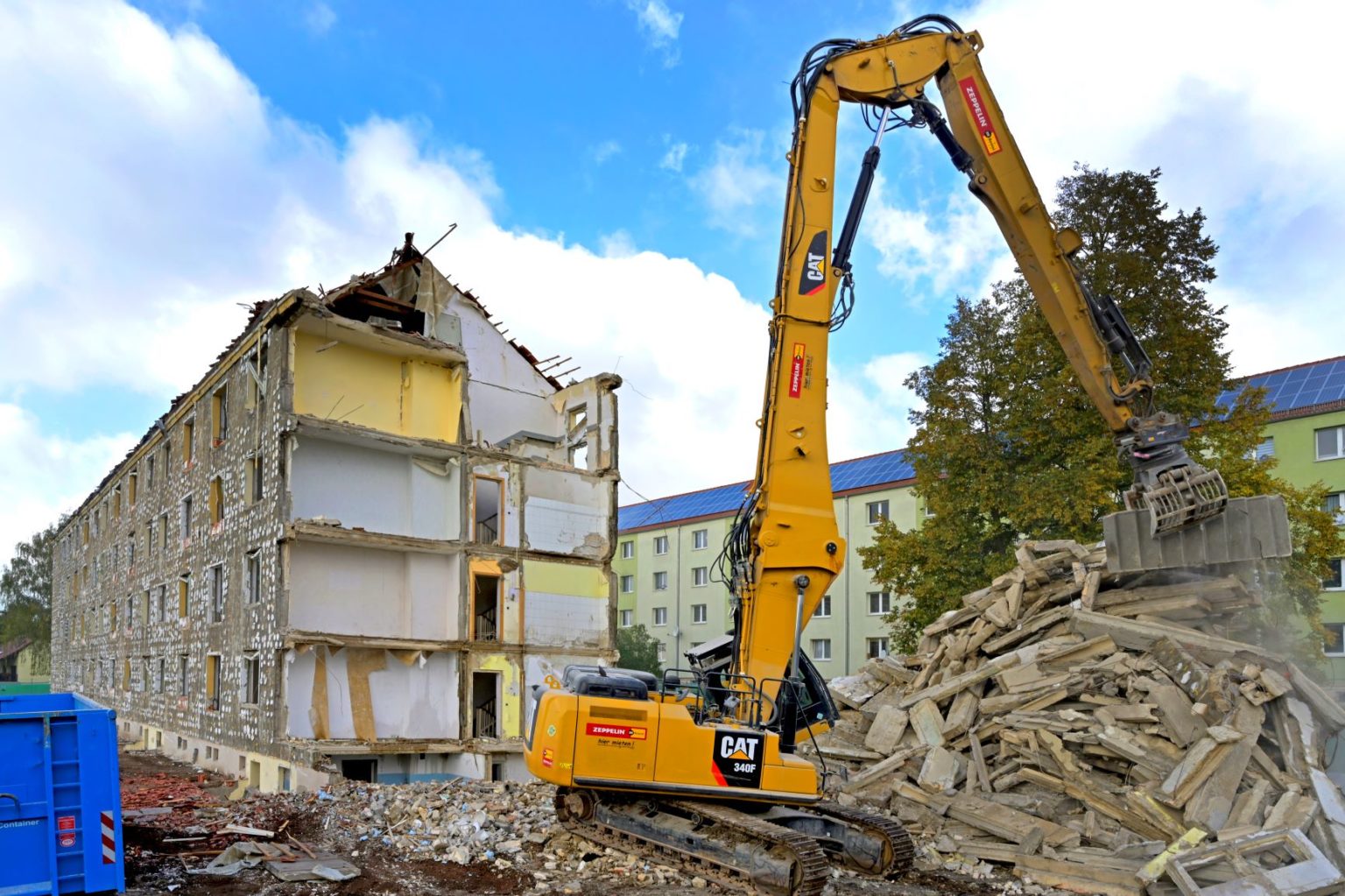 Abrissarbeiten an der Straße der Chemiearbeiter 2-8, dritter Babschnitt des Rückbaus in Schelditz, Oktober 2020 (Foto: LMBV)