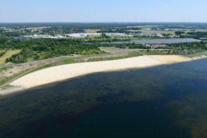 Tagebau Meuro Grossraeschener See Stadtstrand 20210617 SR 7247 klein