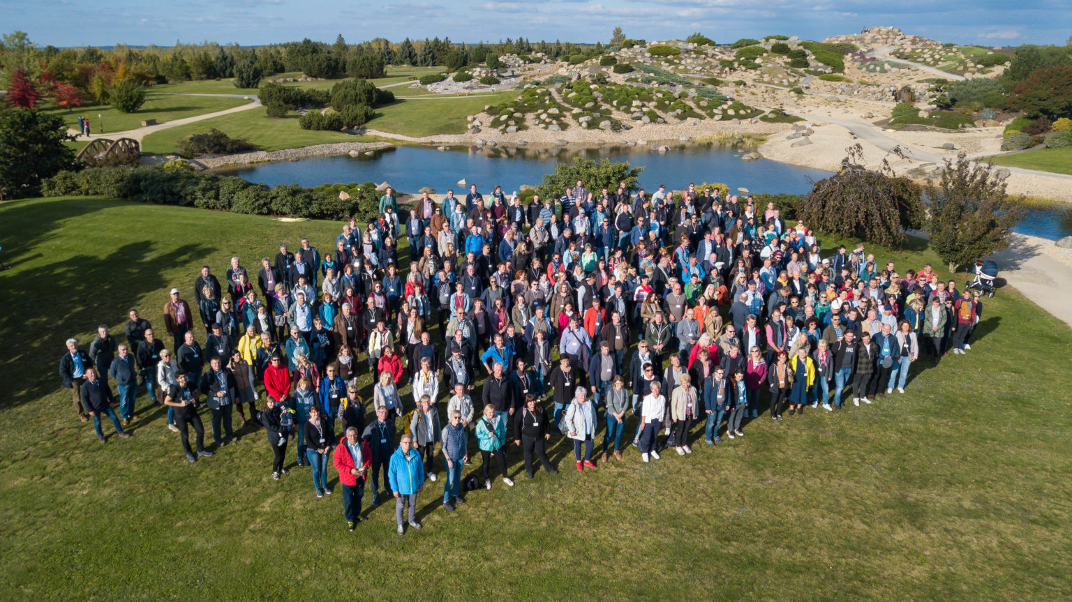 Gruppenfoto vom Mitarbeitertag 2021 im Findlingspark Nochten