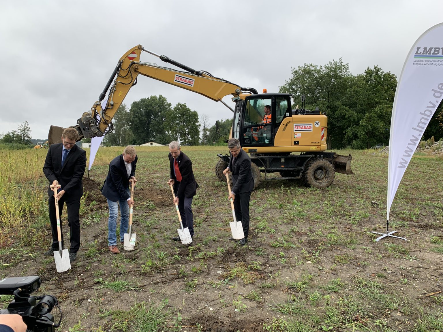 Am 23. August 2021 erfolgte der erste Spatenstich zur Erschließung für das künftige Vereinszentrum in Groß Särchen über §4-Mittel