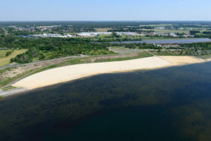 Tagebau Meuro Grossraeschener See Stadtstrand 20210617 SR 7248 klein