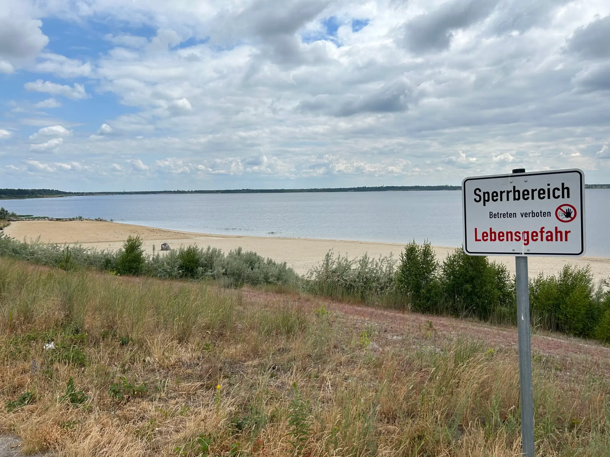 Verbotsschild am Großräschener See