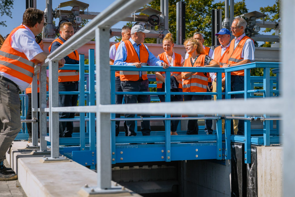 GM 20230908 Canon EOS R5 GMHY1275 RAW s3900 sRGB