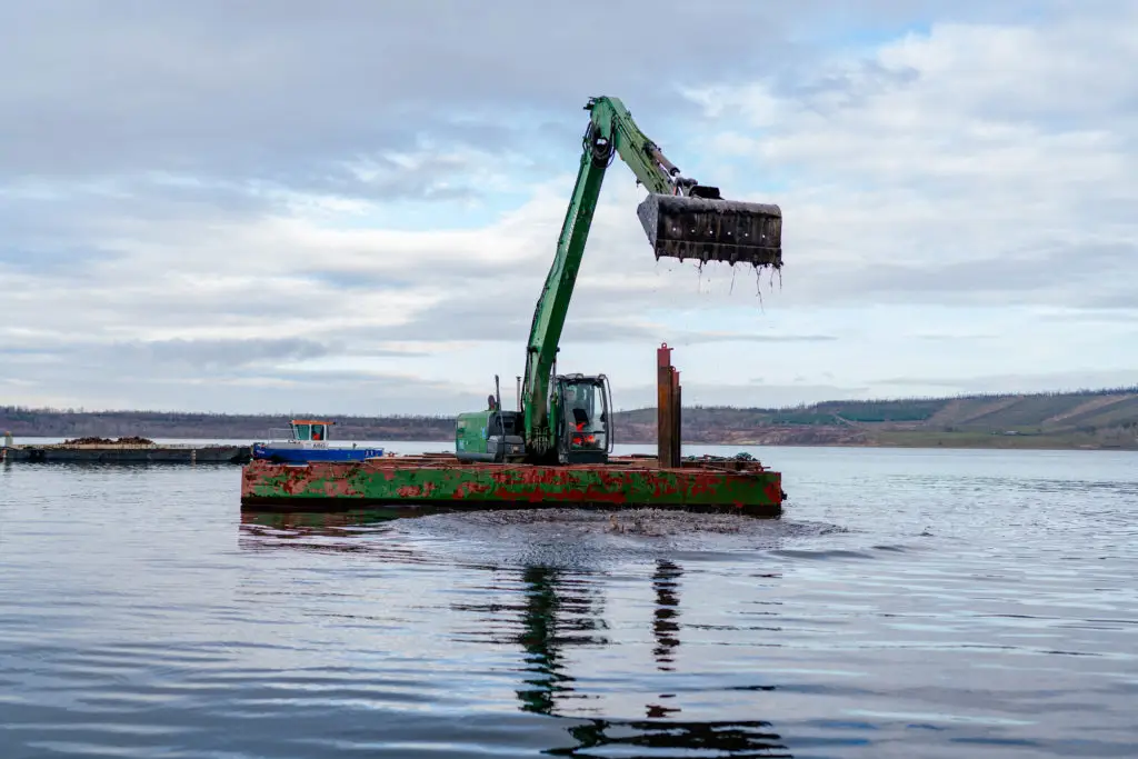 2024 Geiseltalsee Verwahrung Filterbrunnen im Wasser Kortuem 0077