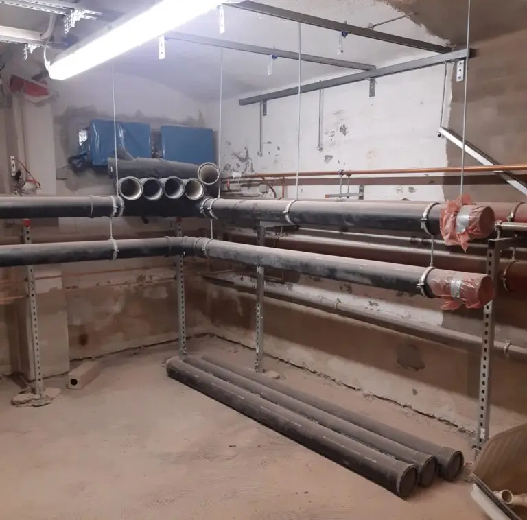 Kabel, Leitungen und technischen Anlagen wurden hochverlegt bzw. umgebaut.