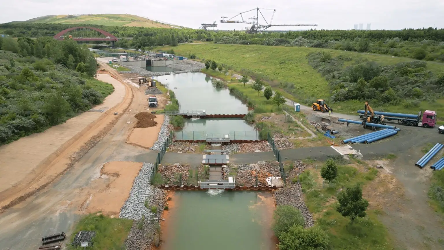 Arbeiten zur Geländeerhöhung und Verlängerung der Heberleitung (06/2025)