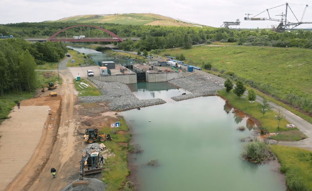 2025 06 13 Stoermthaler Kanal Gelaendeerhoehung Heberleitung Falke02 scaled e1754035325984