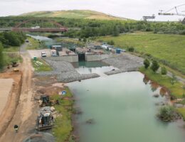 2025 06 13 Stoermthaler Kanal Gelaendeerhoehung Heberleitung Falke02 scaled e1754035325984