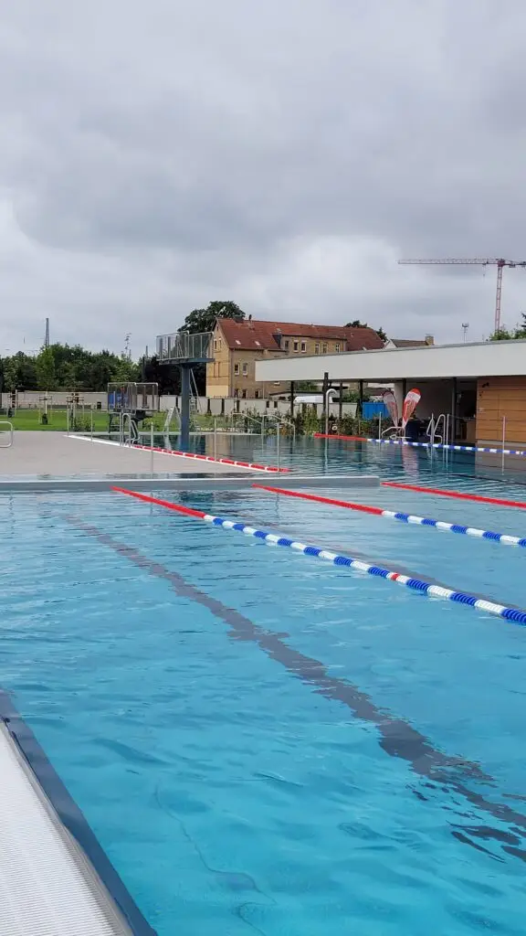 Neuer Schwimmbereich mit 25-m- und 50-m-Becken