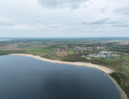 Die Befahrung führt u. a. entlang des Löbnitzer Strandes am Seelhausener See.