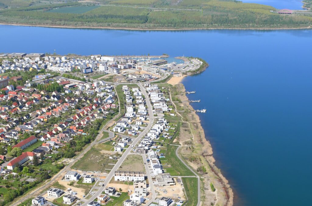 Zwenkauer Hafen mit neuer Service- und Überwachungsstation