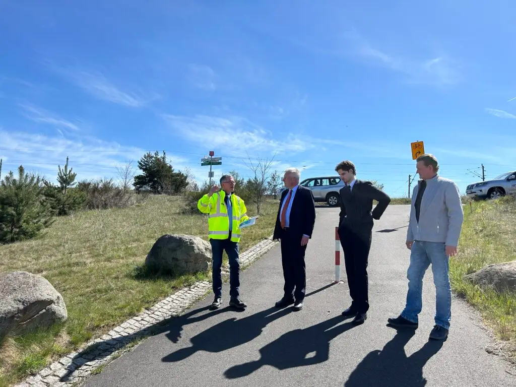 IMG 4938 MdB Knut Abraham bei LMBV mit Richter Safarik