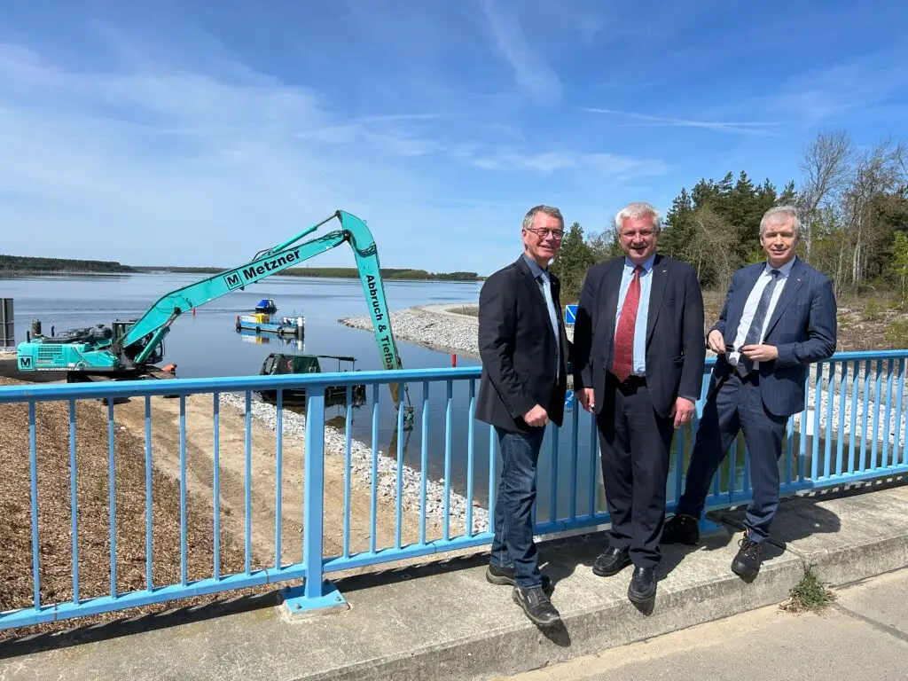 IMG 4966 MdB Knut Abraham bei LMBV mit Richter und Safarik