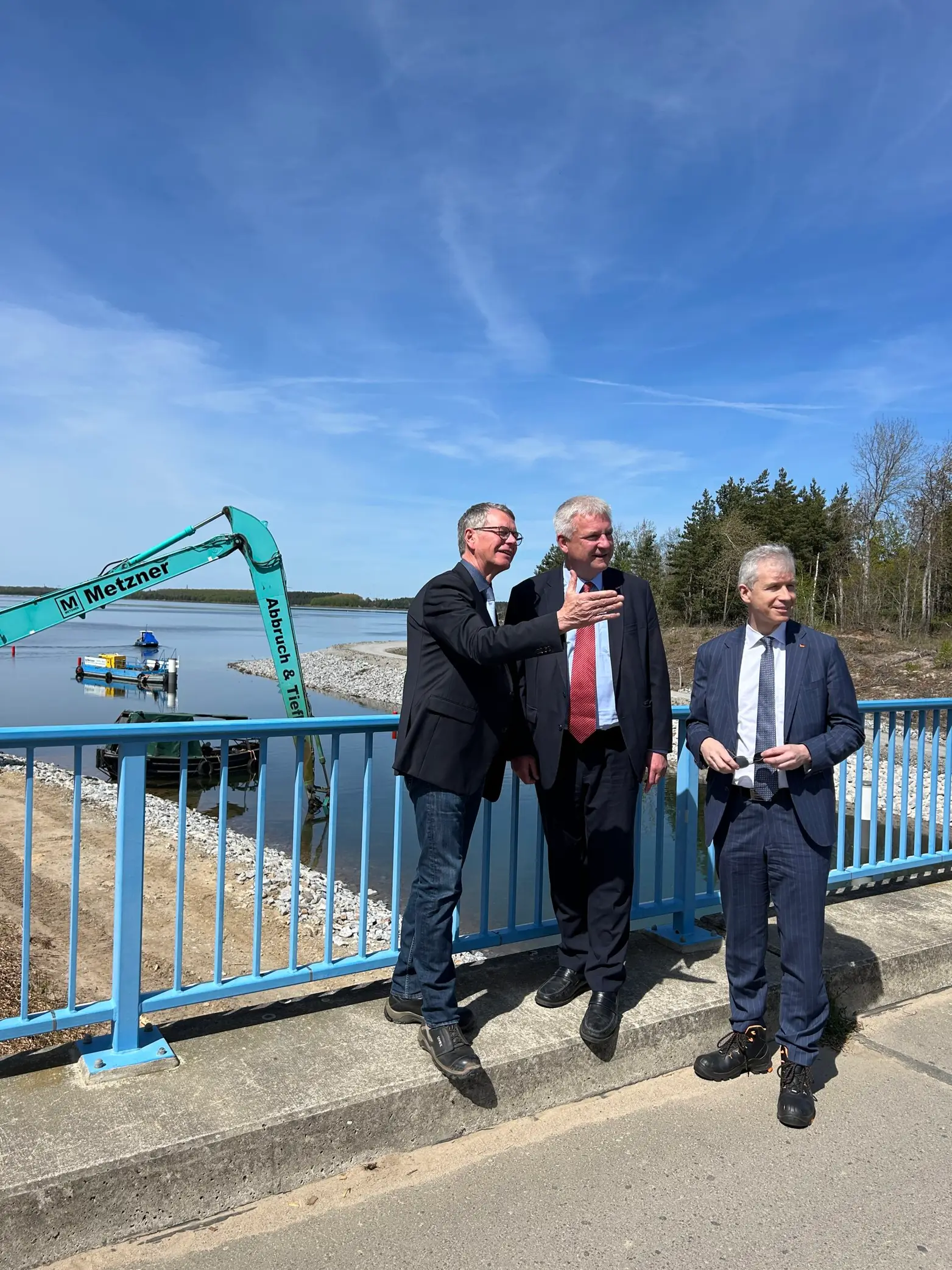 MdB Knut Abraham mit Geschäftsführer Torsten Safarik und Bereichsleiter Gerd Richter