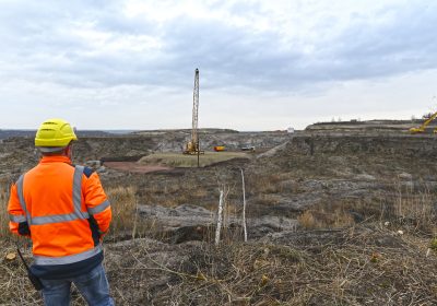 Bestandsaufnahme der Sanierung des Rutschungskessels am Concordiasee, dem ehemaligen Tagebau Nachterstedt, im Sanierungsbereich Mitteldeutschland der LMBV. Foto am 27. Januar 2020.